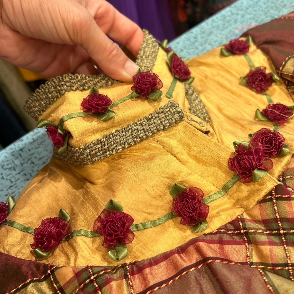 Victorian Rosette Robe - Picture 3 of 14